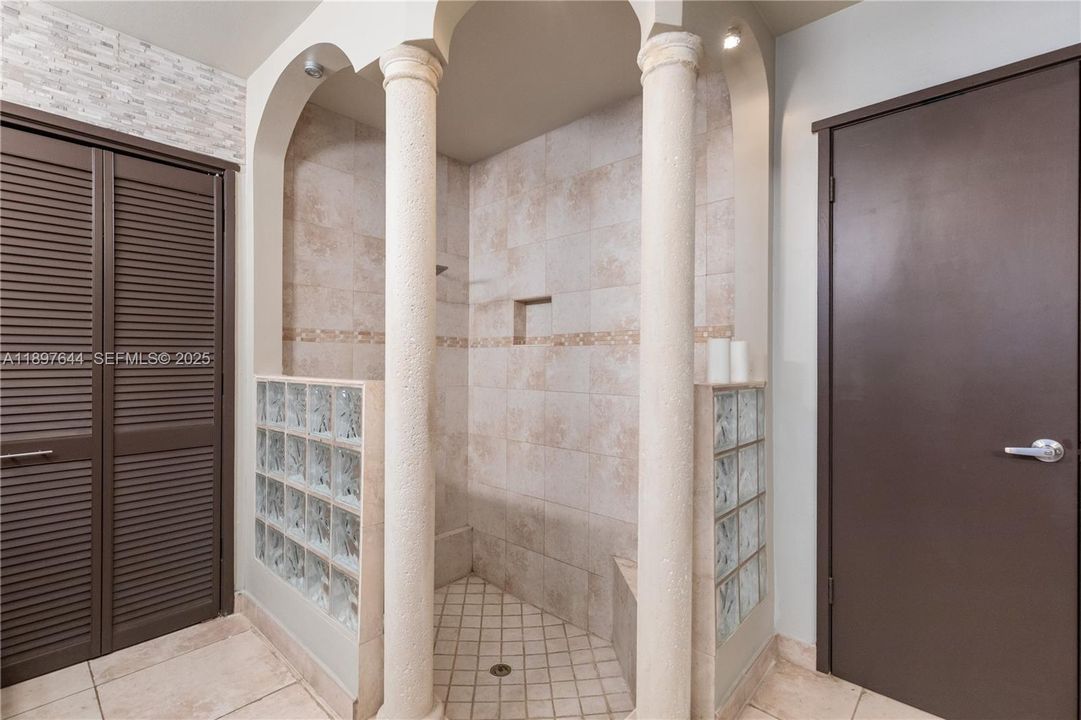 На продажу: $1,795,000 (4 спален, 3 ванн, 3573 Квадратных фут)