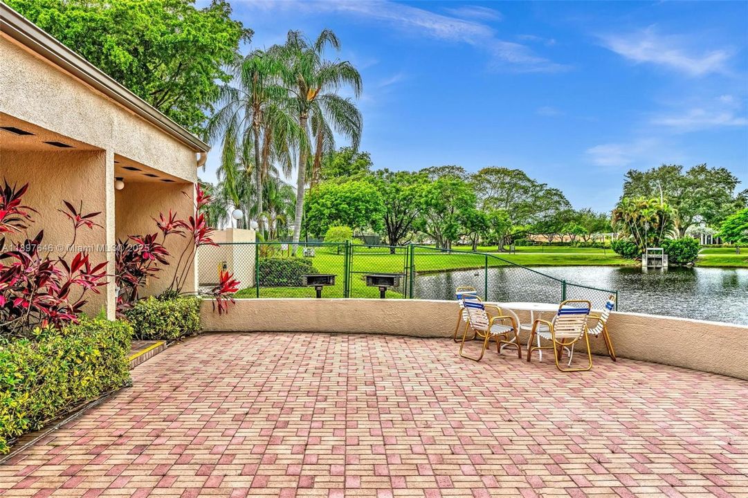 Active With Contract: $359,000 (2 beds, 2 baths, 1222 Square Feet)