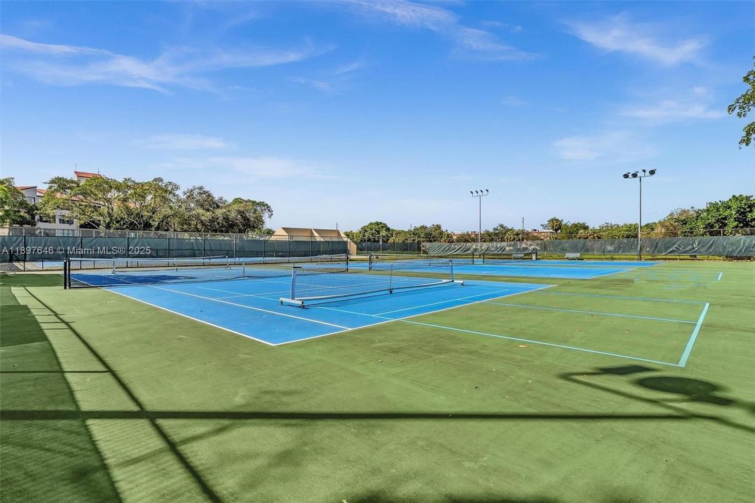 Active With Contract: $359,000 (2 beds, 2 baths, 1222 Square Feet)