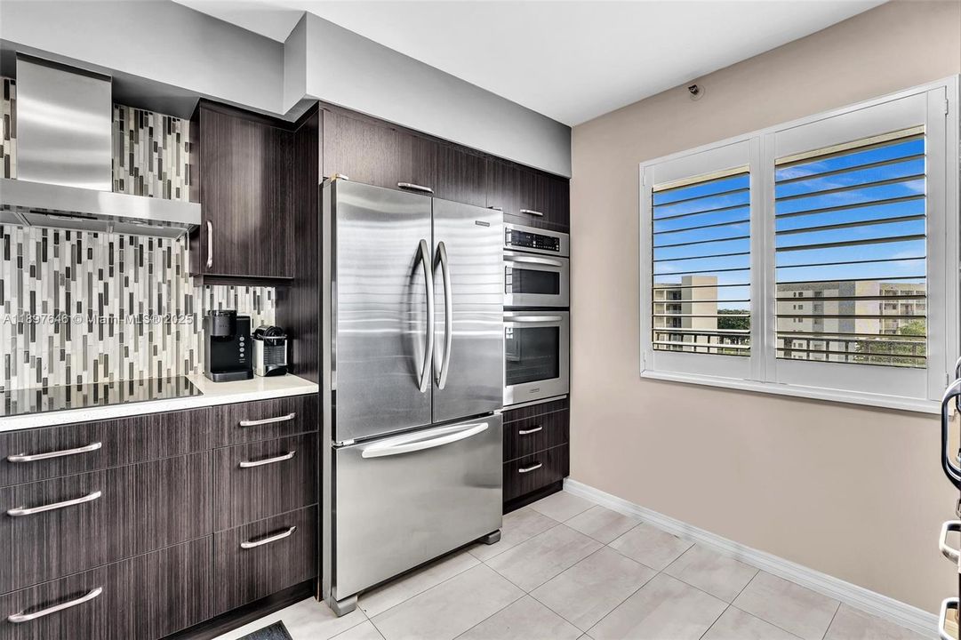 Active With Contract: $359,000 (2 beds, 2 baths, 1222 Square Feet)
