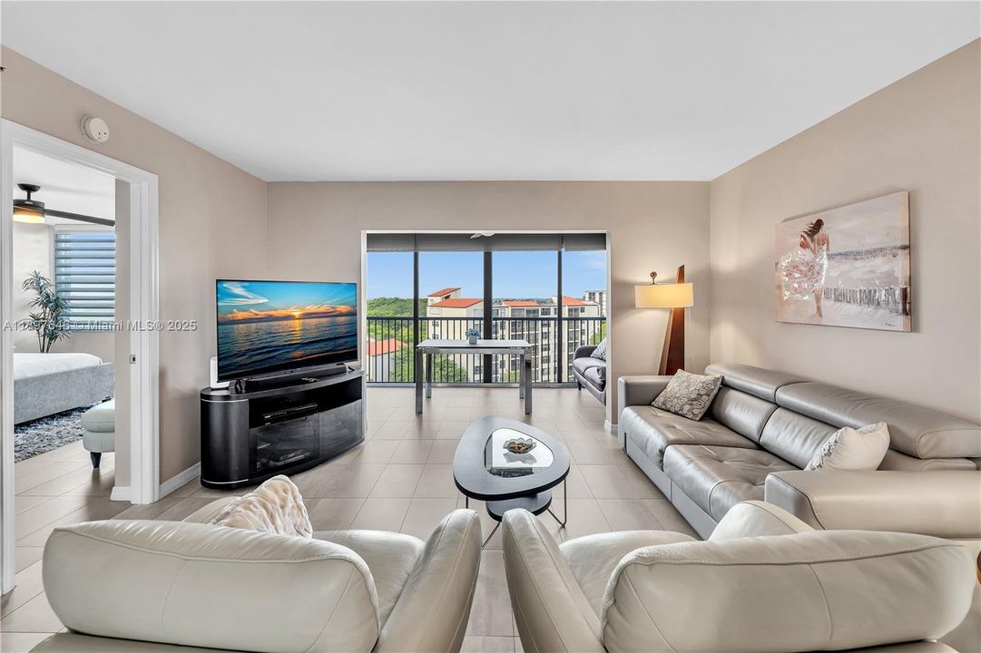 Active With Contract: $359,000 (2 beds, 2 baths, 1222 Square Feet)