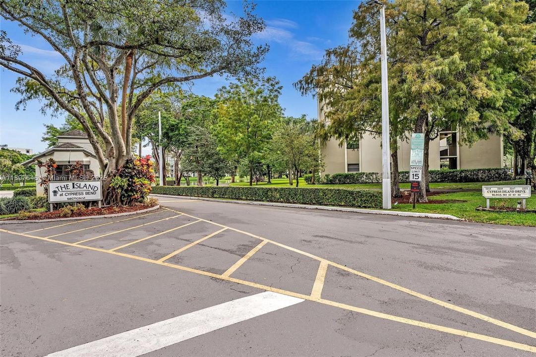 Active With Contract: $359,000 (2 beds, 2 baths, 1222 Square Feet)