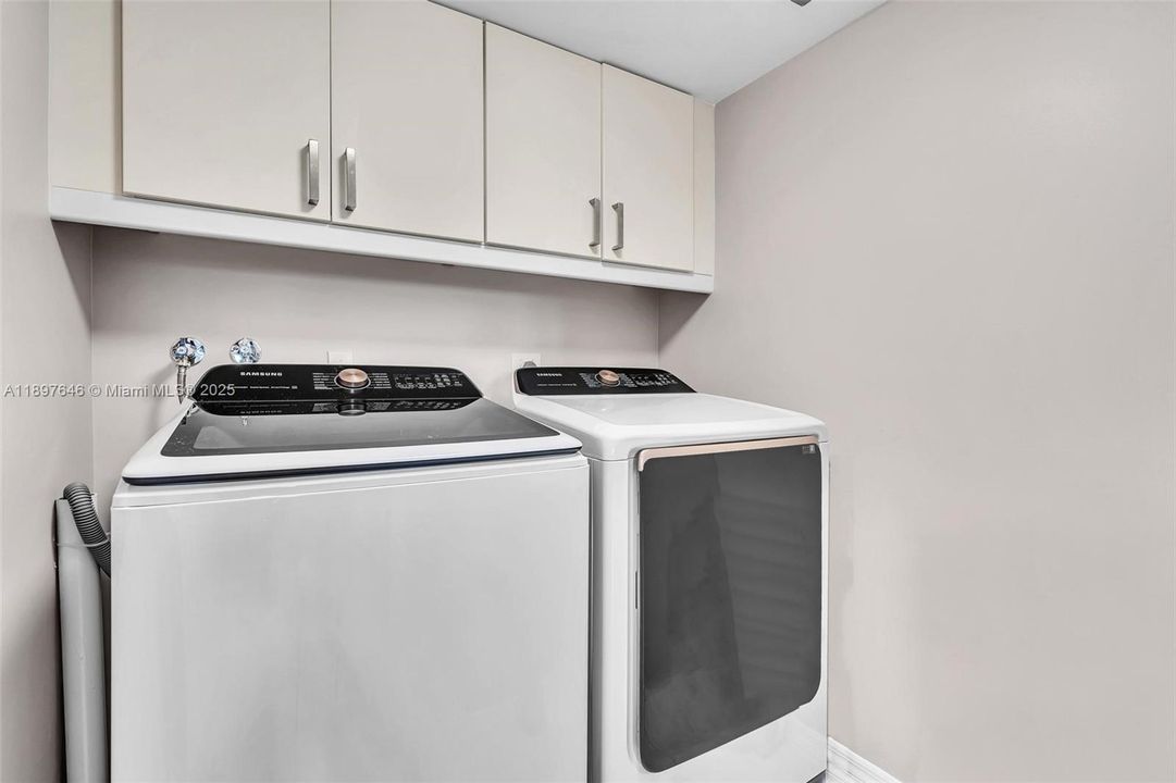 Active With Contract: $359,000 (2 beds, 2 baths, 1222 Square Feet)