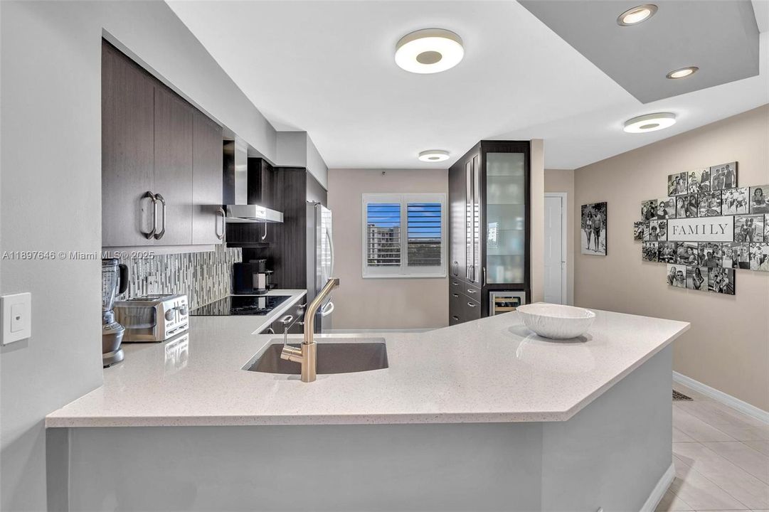 Active With Contract: $359,000 (2 beds, 2 baths, 1222 Square Feet)