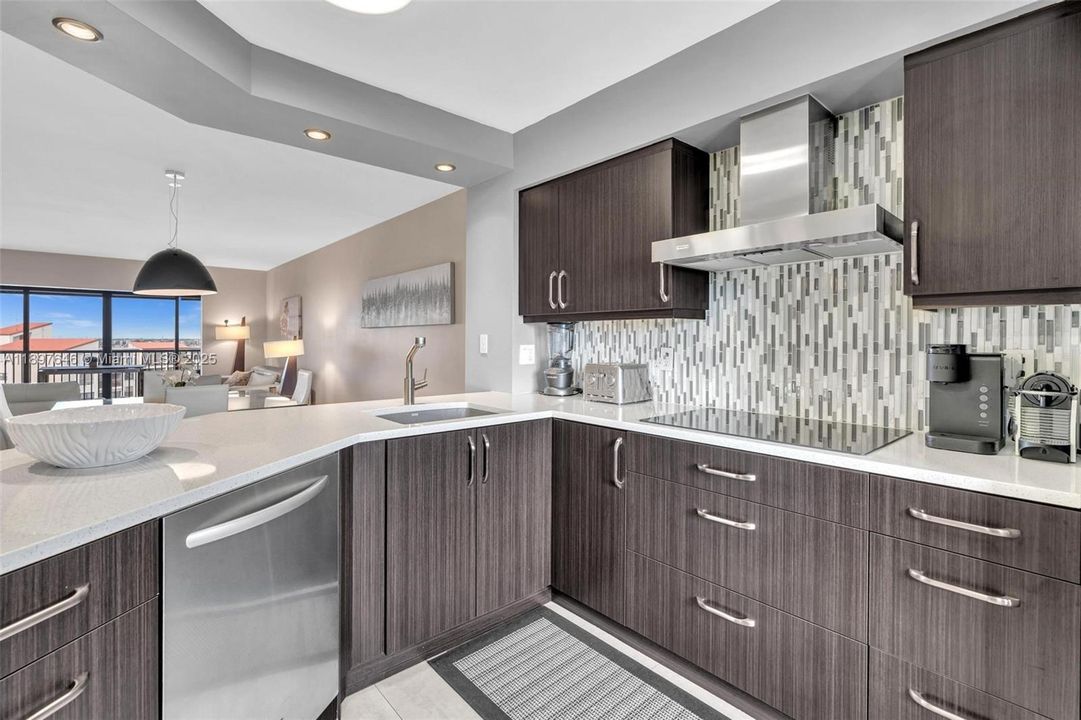 Active With Contract: $359,000 (2 beds, 2 baths, 1222 Square Feet)