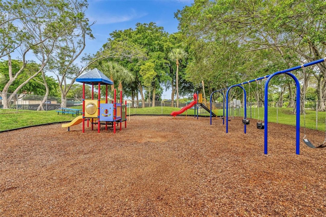 Active With Contract: $359,000 (2 beds, 2 baths, 1222 Square Feet)