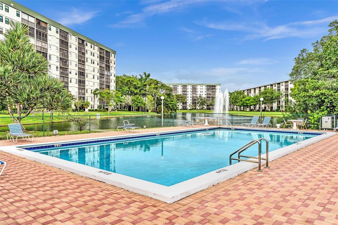 Active With Contract: $359,000 (2 beds, 2 baths, 1222 Square Feet)