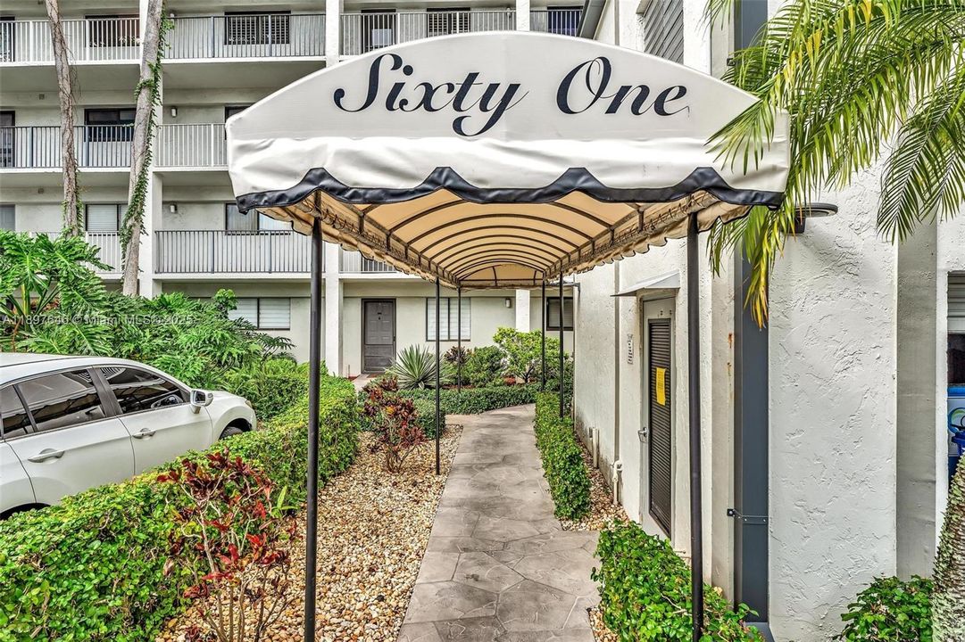 Active With Contract: $359,000 (2 beds, 2 baths, 1222 Square Feet)