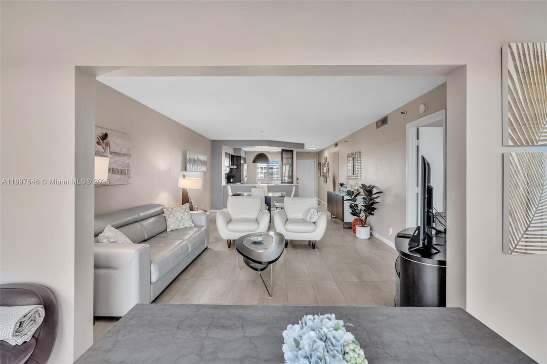 Active With Contract: $359,000 (2 beds, 2 baths, 1222 Square Feet)