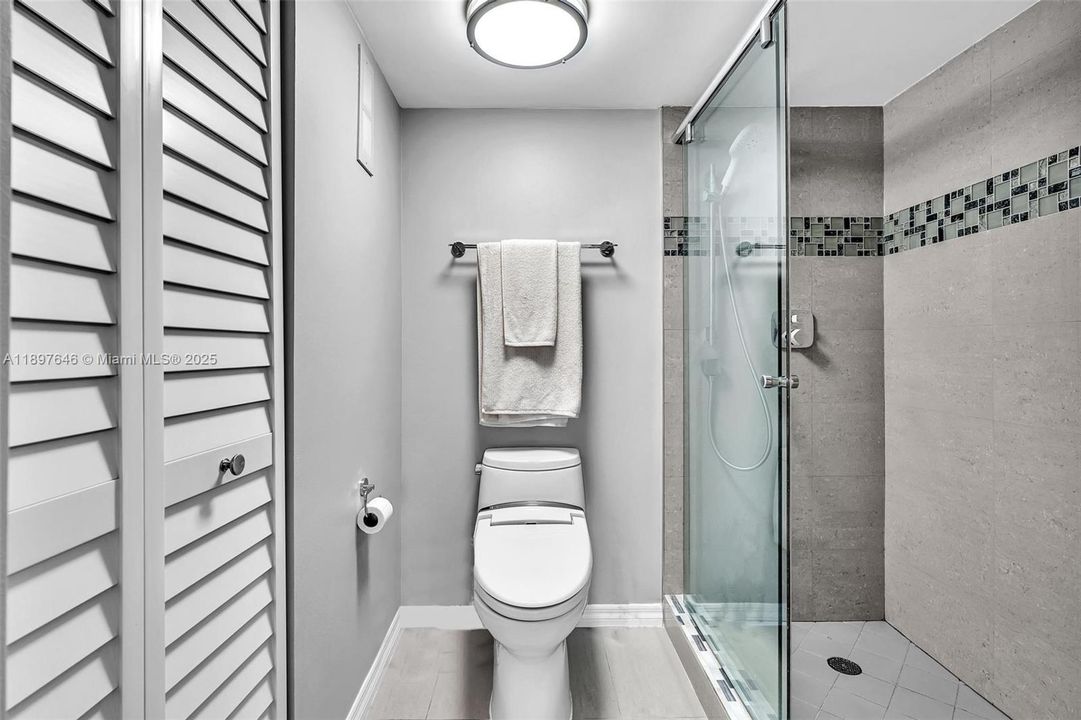 Active With Contract: $359,000 (2 beds, 2 baths, 1222 Square Feet)