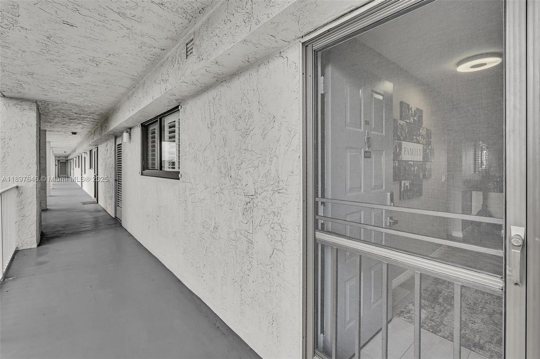 Active With Contract: $359,000 (2 beds, 2 baths, 1222 Square Feet)