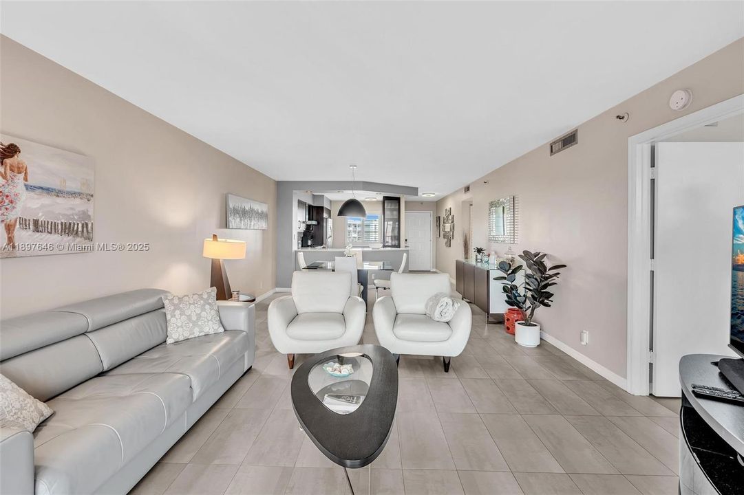 Active With Contract: $359,000 (2 beds, 2 baths, 1222 Square Feet)