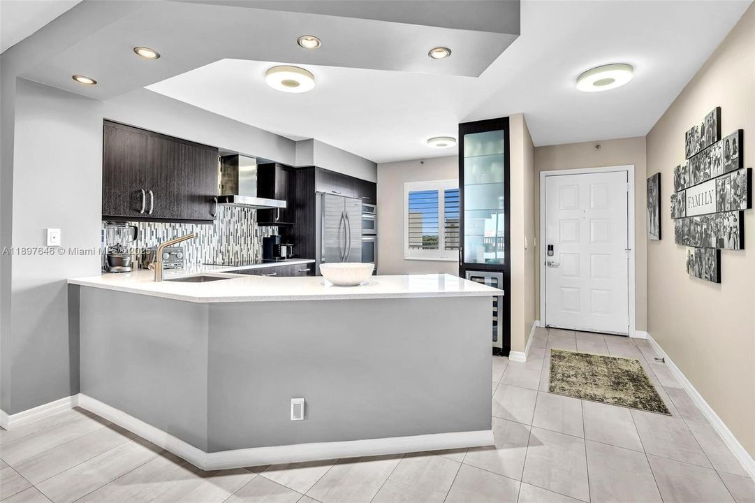 Active With Contract: $359,000 (2 beds, 2 baths, 1222 Square Feet)