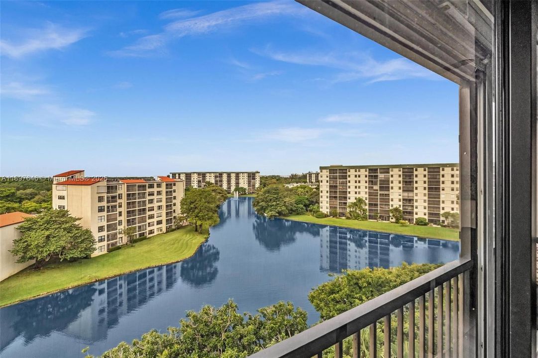 Active With Contract: $359,000 (2 beds, 2 baths, 1222 Square Feet)