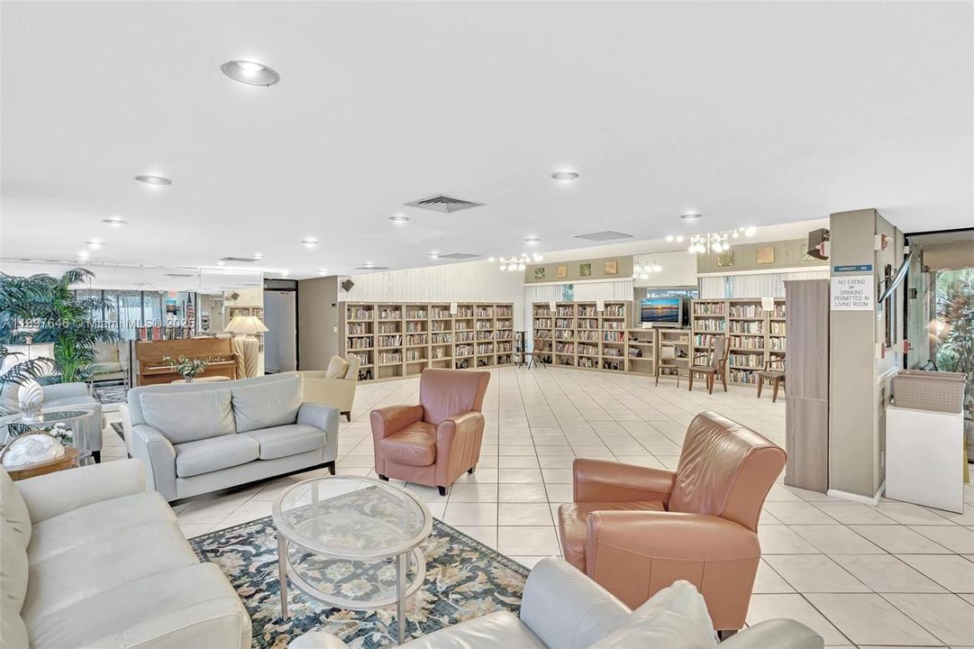 Active With Contract: $359,000 (2 beds, 2 baths, 1222 Square Feet)