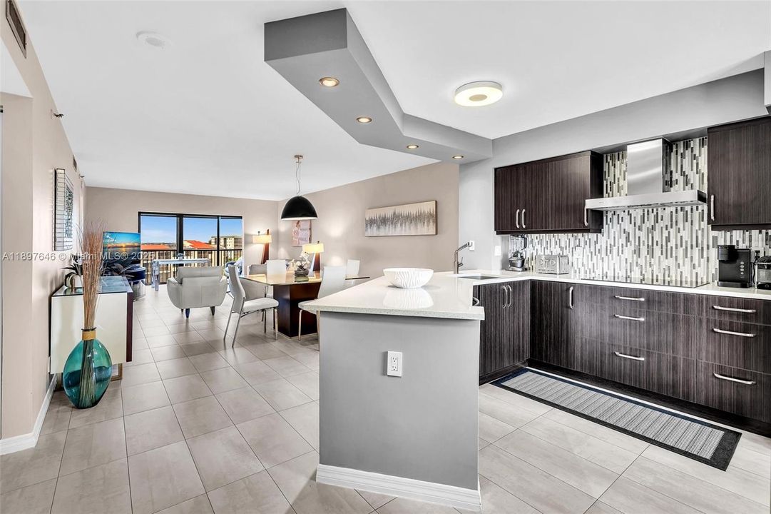 Active With Contract: $359,000 (2 beds, 2 baths, 1222 Square Feet)