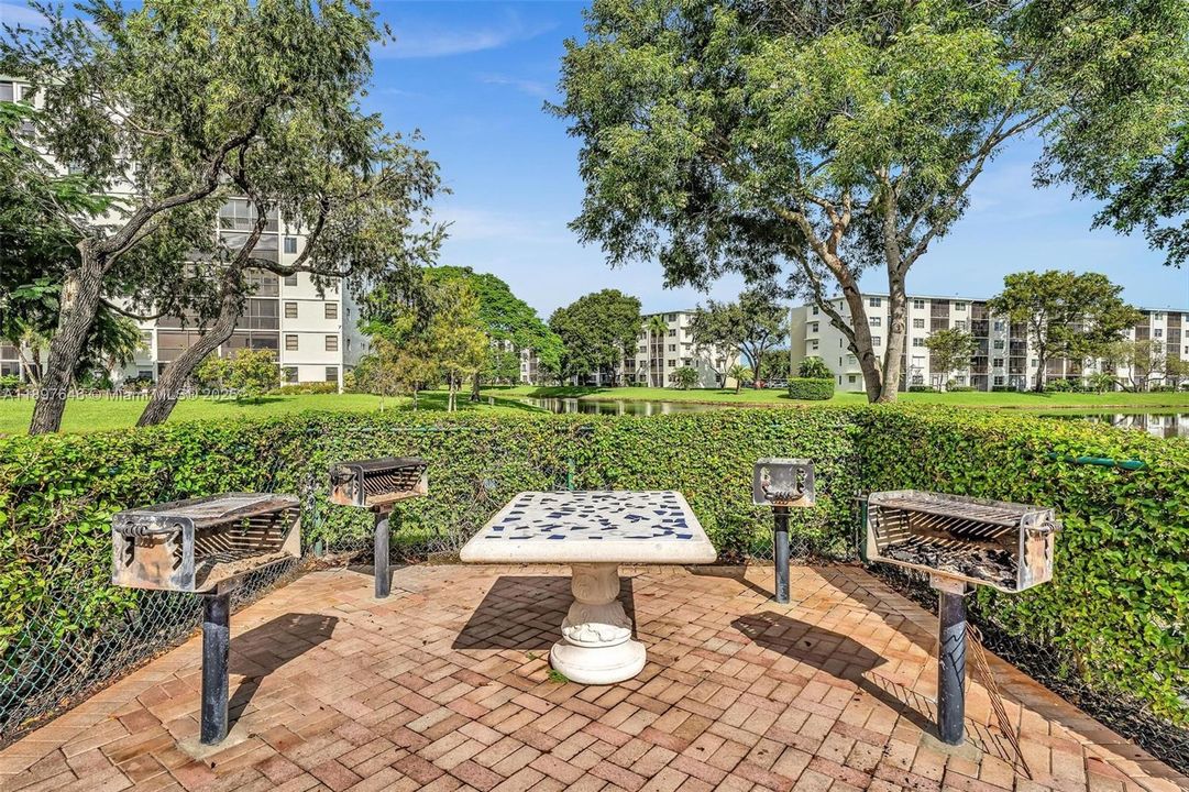 Active With Contract: $359,000 (2 beds, 2 baths, 1222 Square Feet)