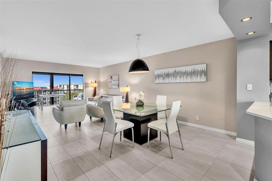 Active With Contract: $359,000 (2 beds, 2 baths, 1222 Square Feet)