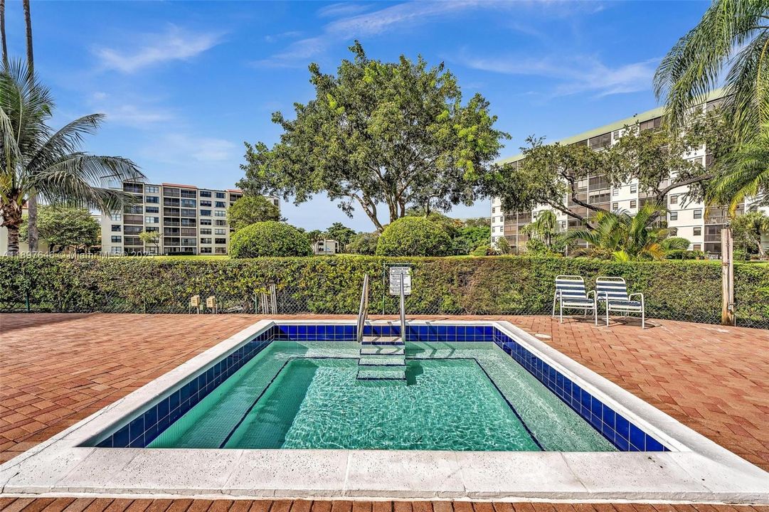 Active With Contract: $359,000 (2 beds, 2 baths, 1222 Square Feet)