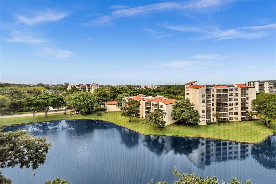 Active With Contract: $359,000 (2 beds, 2 baths, 1222 Square Feet)