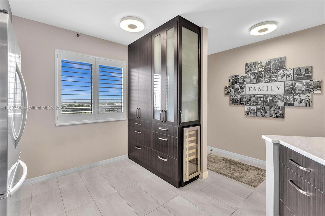 Active With Contract: $359,000 (2 beds, 2 baths, 1222 Square Feet)