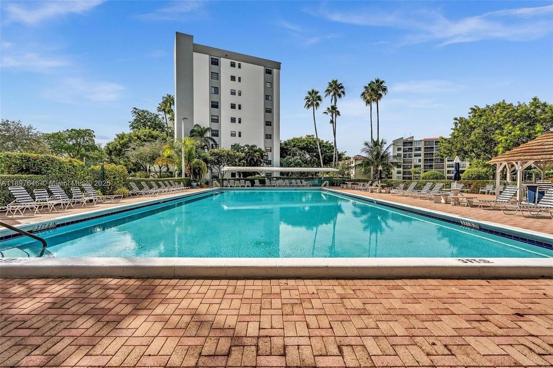 Active With Contract: $359,000 (2 beds, 2 baths, 1222 Square Feet)