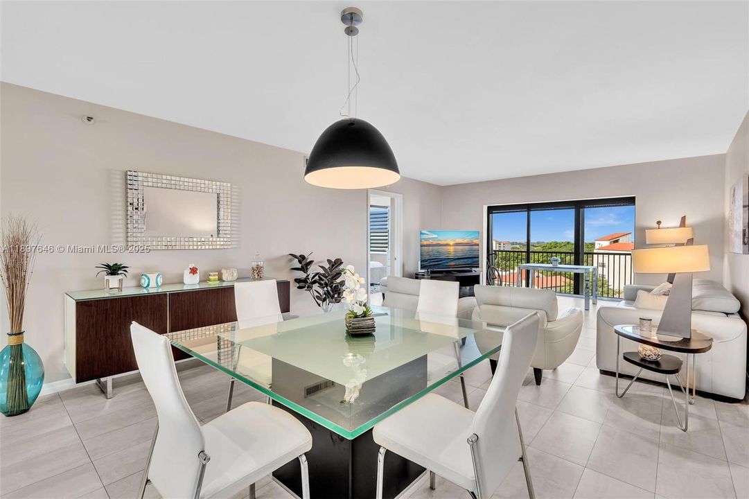 Active With Contract: $359,000 (2 beds, 2 baths, 1222 Square Feet)