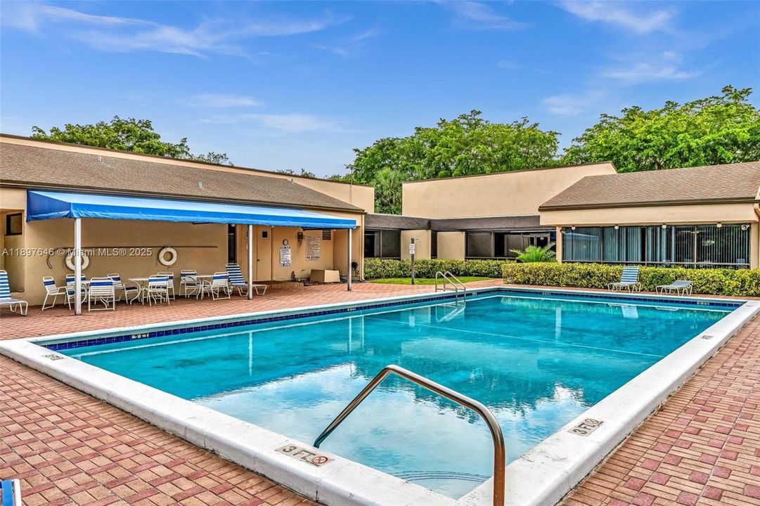 Active With Contract: $359,000 (2 beds, 2 baths, 1222 Square Feet)