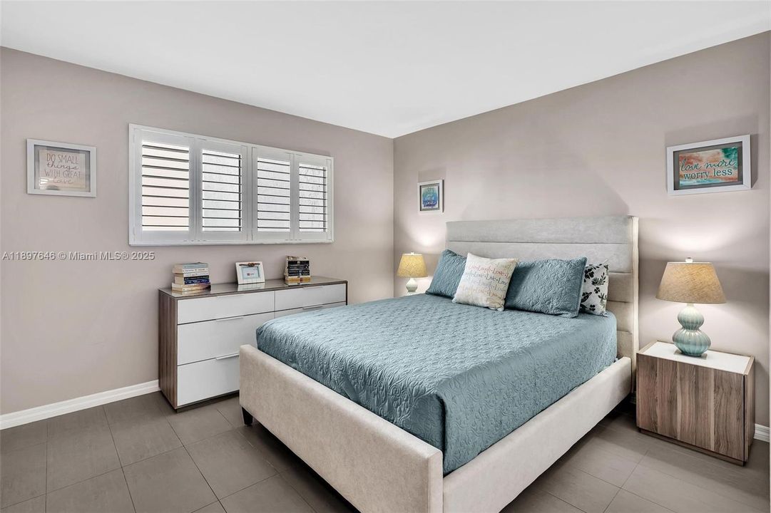 Active With Contract: $359,000 (2 beds, 2 baths, 1222 Square Feet)