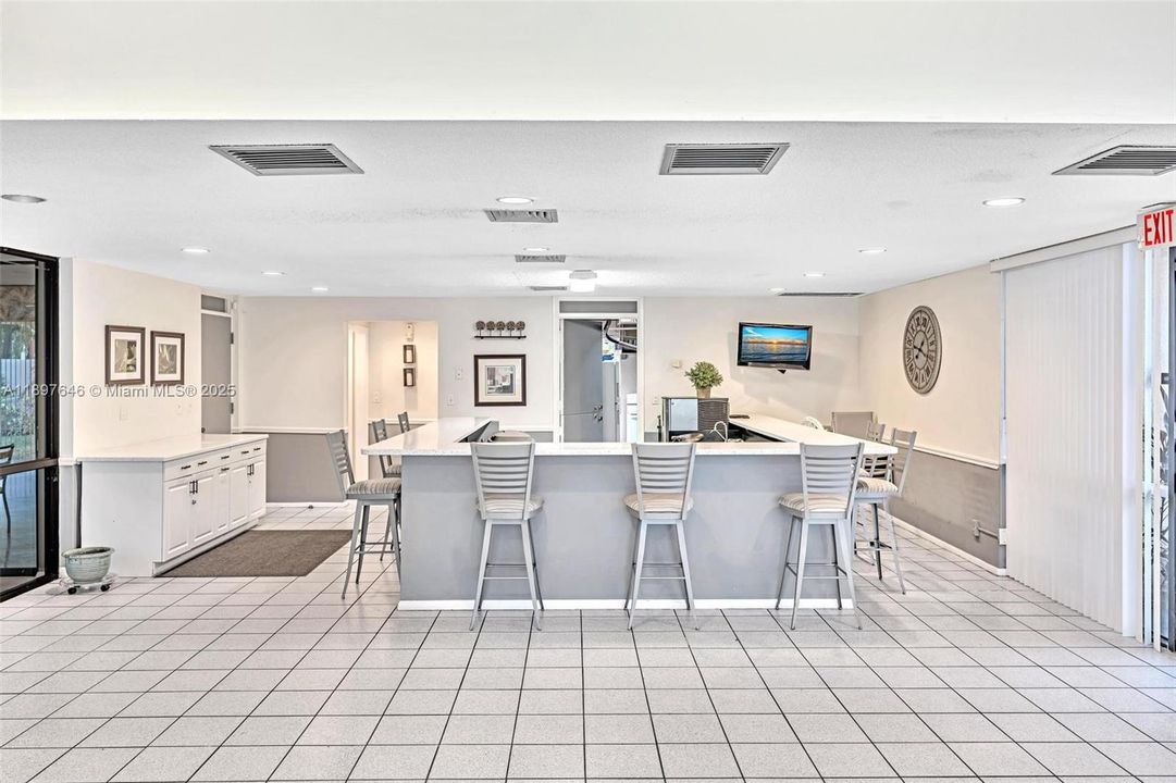 Active With Contract: $359,000 (2 beds, 2 baths, 1222 Square Feet)