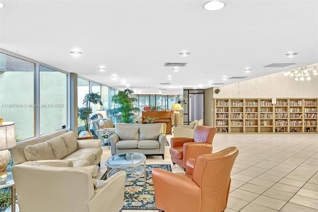 Active With Contract: $359,000 (2 beds, 2 baths, 1222 Square Feet)