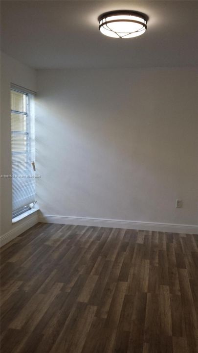 For Sale: $165,000 (2 beds, 1 baths, 860 Square Feet)