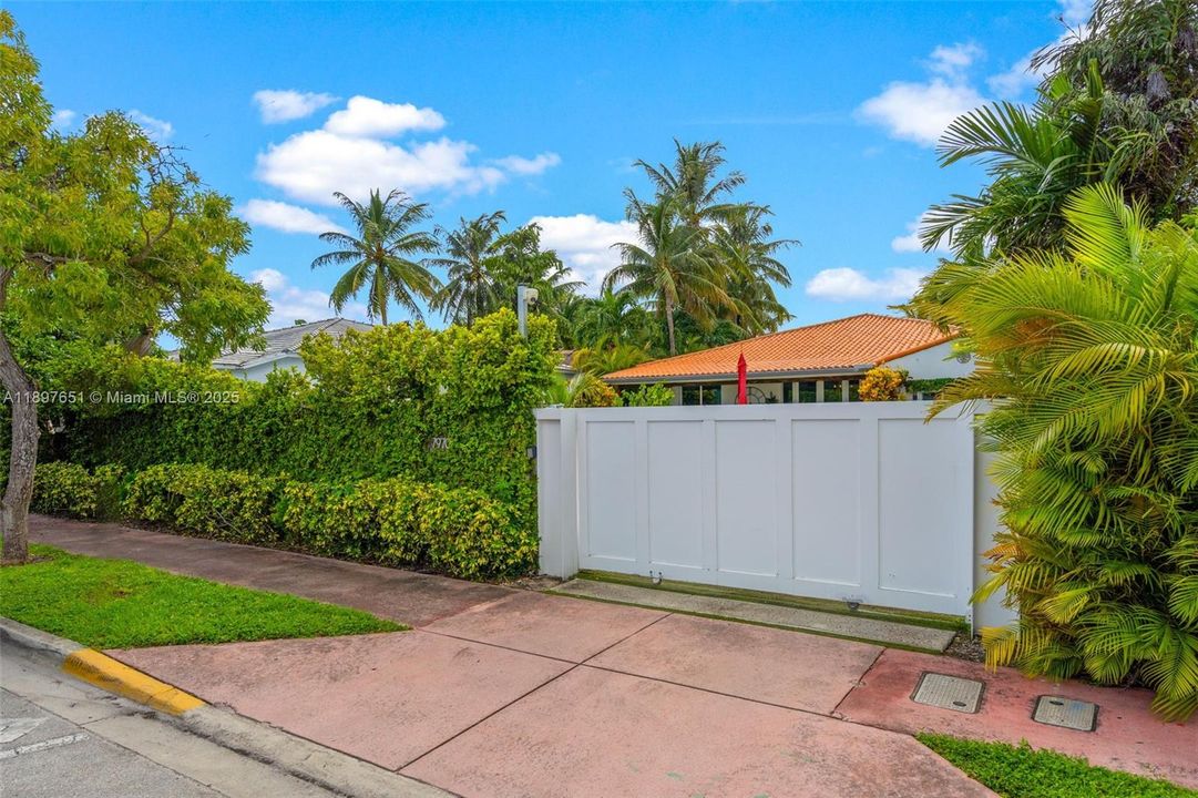 待售: $2,990,000 (4 贝兹, 3 浴室, 2496 平方英尺)