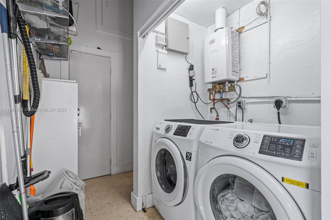 待售: $2,990,000 (4 贝兹, 3 浴室, 2496 平方英尺)