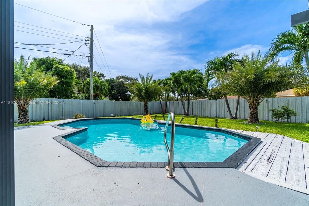 For Sale: $710,000 (4 beds, 3 baths, 1804 Square Feet)