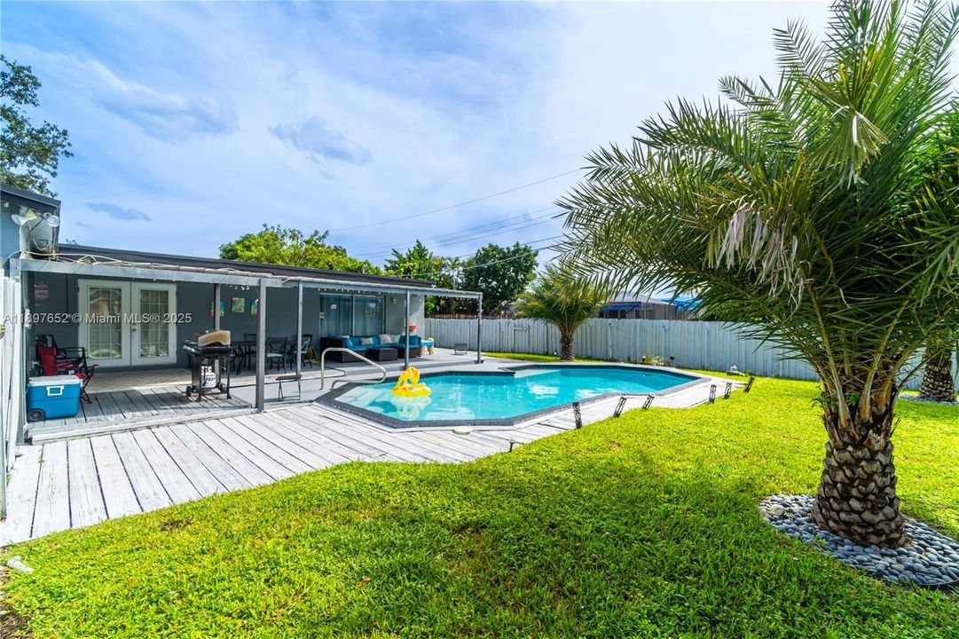 For Sale: $710,000 (4 beds, 3 baths, 1804 Square Feet)