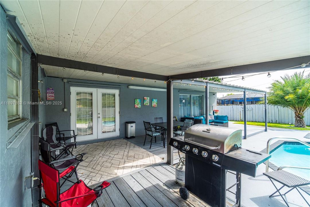 For Sale: $710,000 (4 beds, 3 baths, 1804 Square Feet)