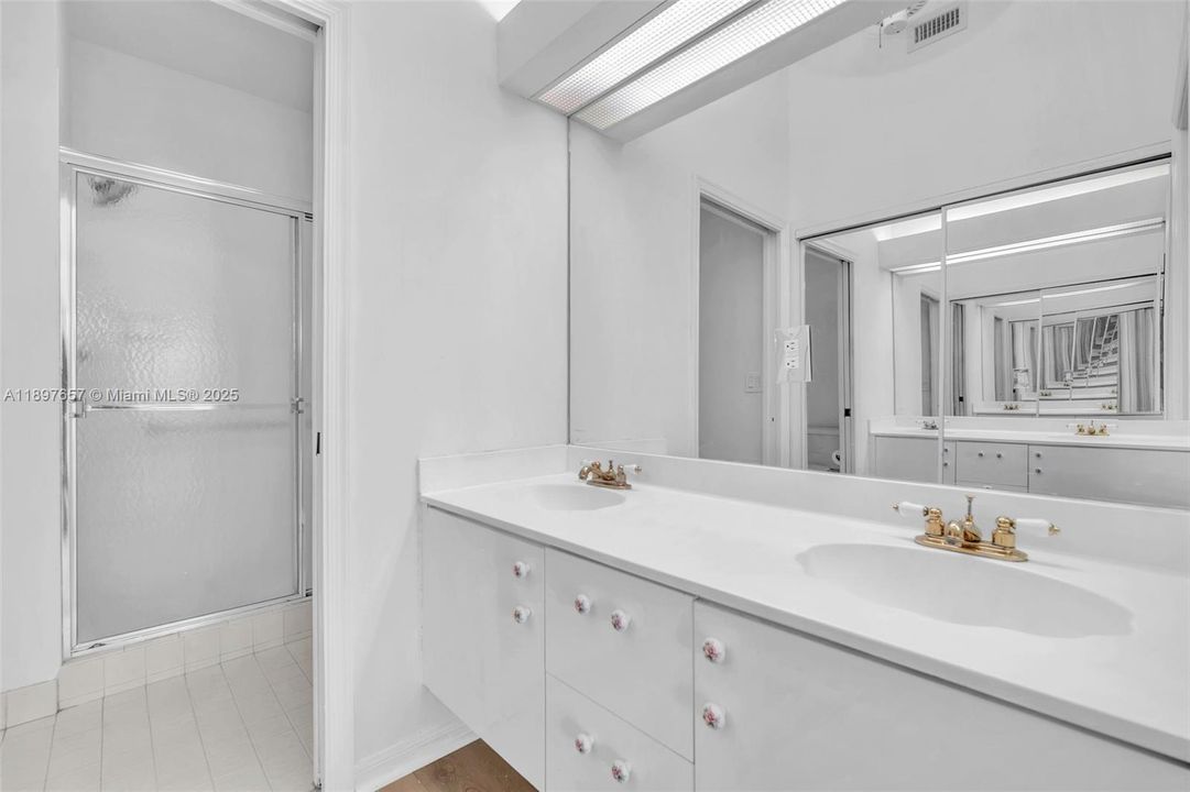 For Sale: $239,900 (2 beds, 2 baths, 1500 Square Feet)