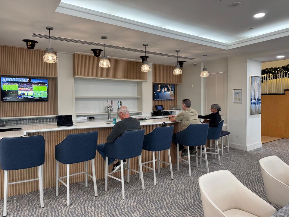Lobby bar