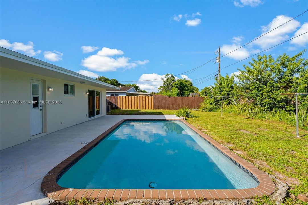 Active With Contract: $449,999 (3 beds, 2 baths, 1040 Square Feet)