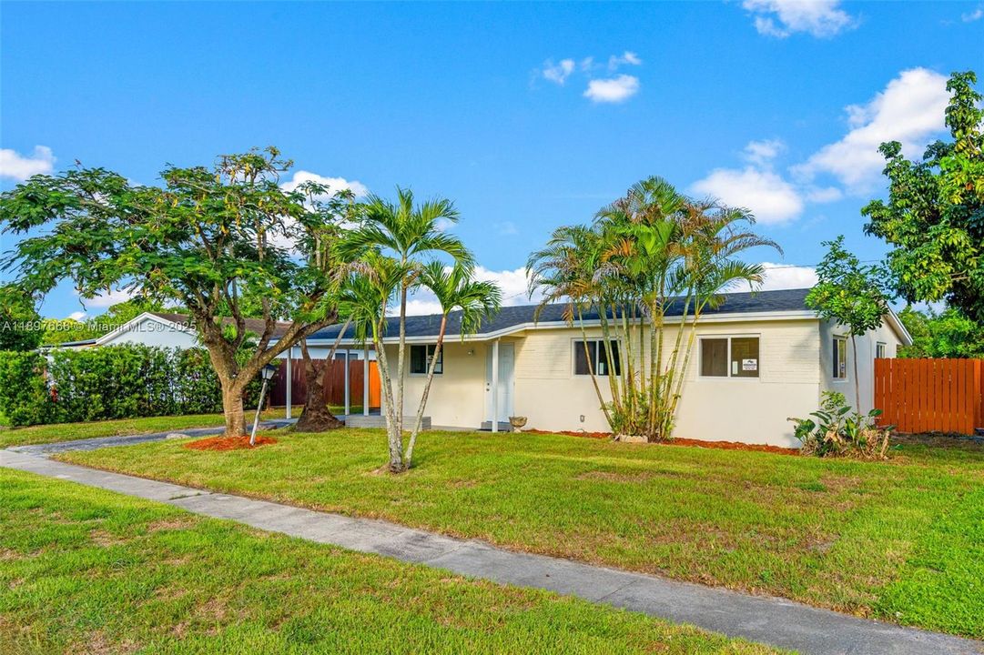 Active With Contract: $449,999 (3 beds, 2 baths, 1040 Square Feet)