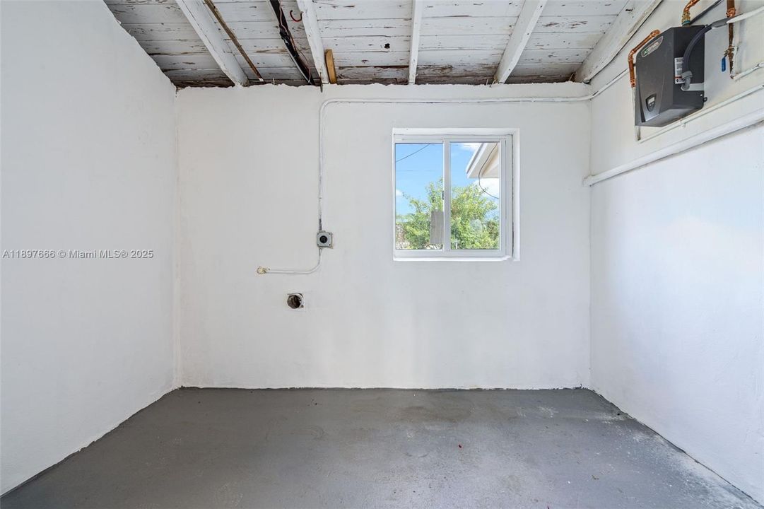 Active With Contract: $449,999 (3 beds, 2 baths, 1040 Square Feet)