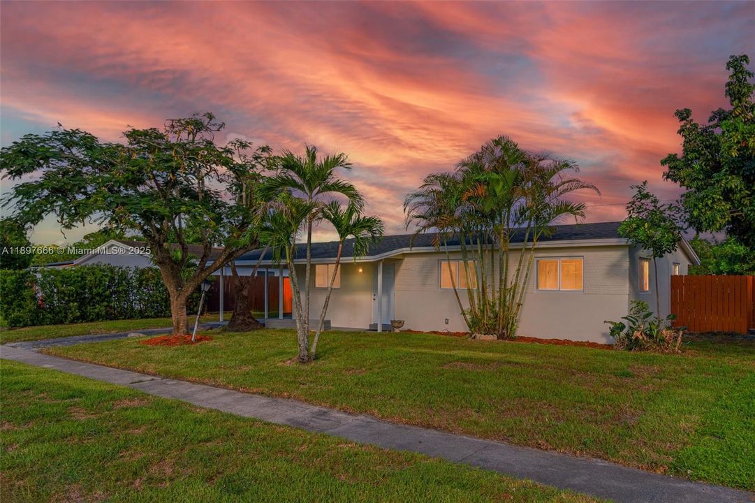 Active With Contract: $449,999 (3 beds, 2 baths, 1040 Square Feet)