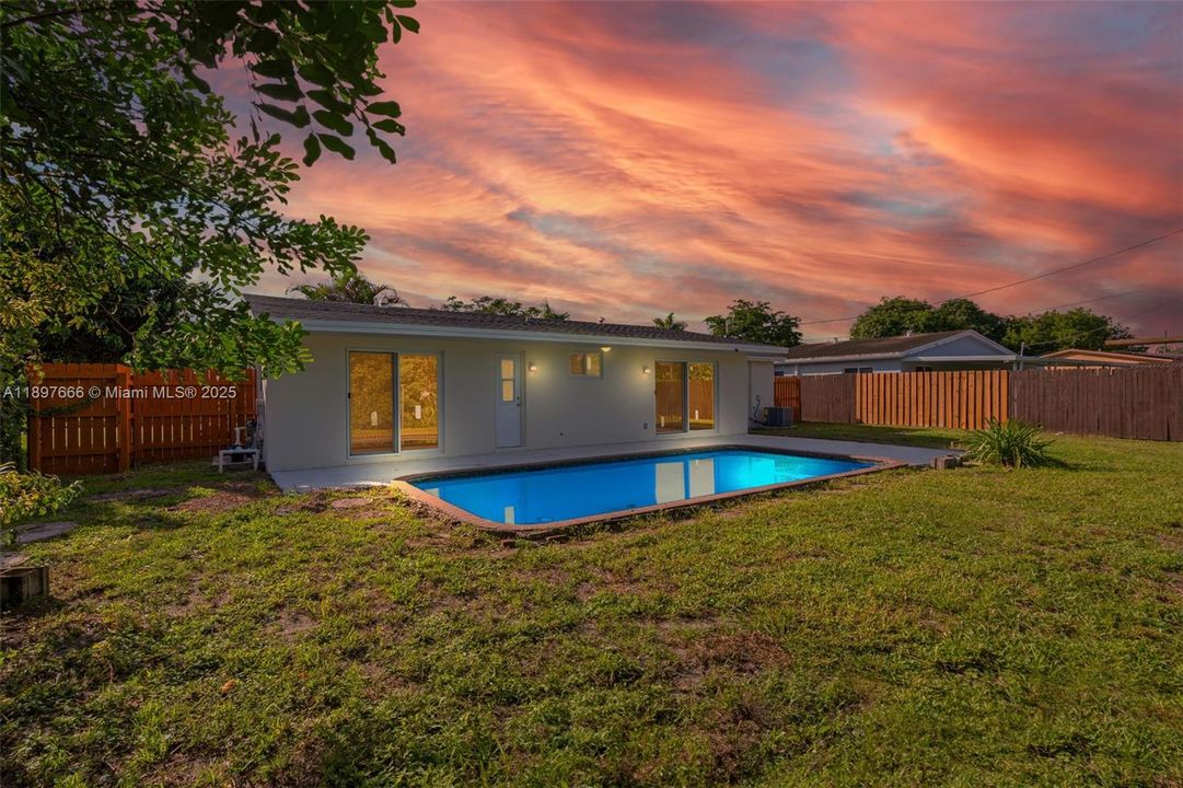 Active With Contract: $449,999 (3 beds, 2 baths, 1040 Square Feet)