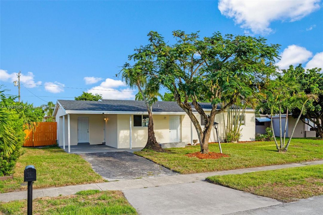 Active With Contract: $449,999 (3 beds, 2 baths, 1040 Square Feet)