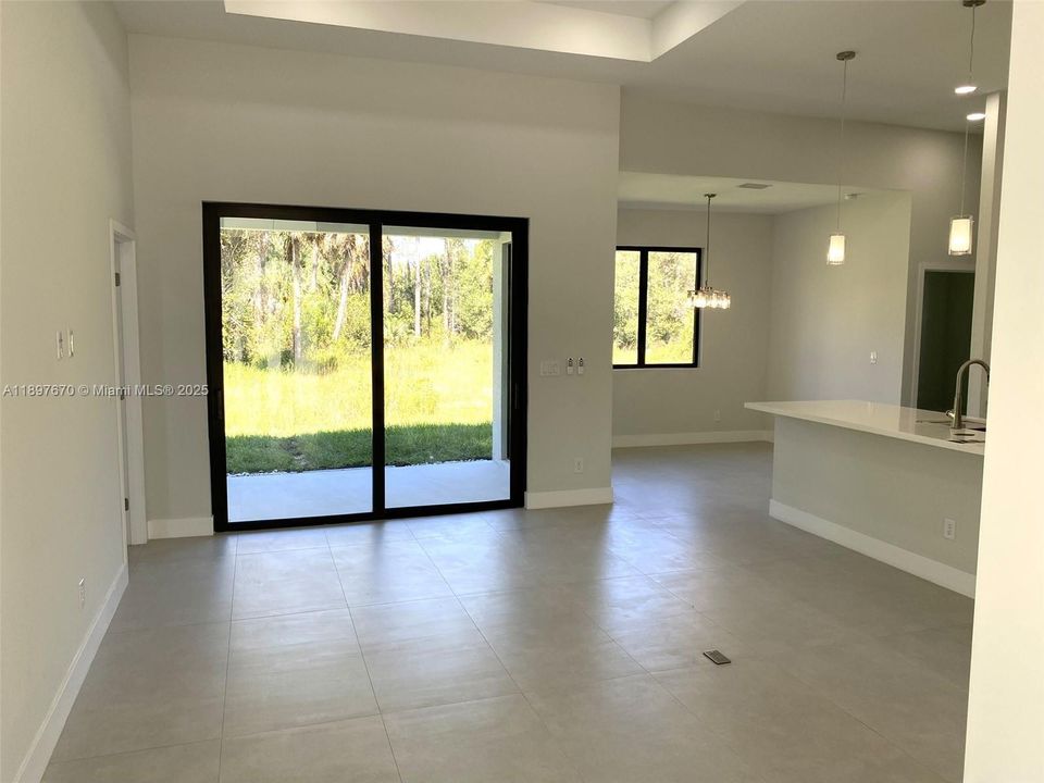 En Venta: $375,000 (3 camas, 2 baños, 1590 Pies cuadrados)