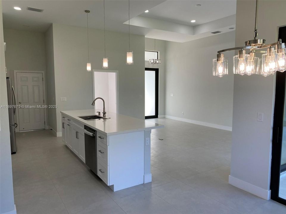 En Venta: $375,000 (3 camas, 2 baños, 1590 Pies cuadrados)