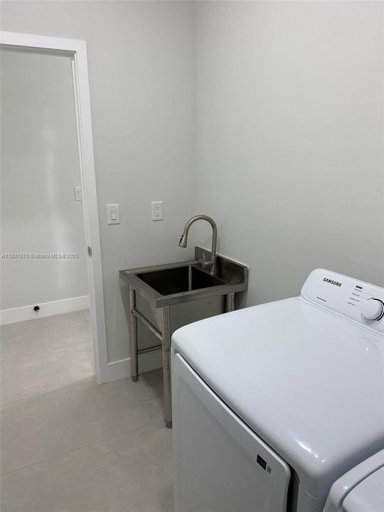 En Venta: $375,000 (3 camas, 2 baños, 1590 Pies cuadrados)