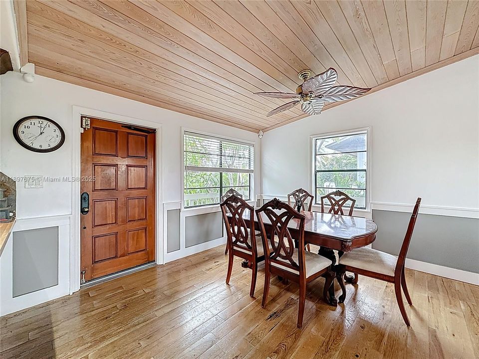 En Venta: $590,000 (2 camas, 2 baños, 1056 Pies cuadrados)