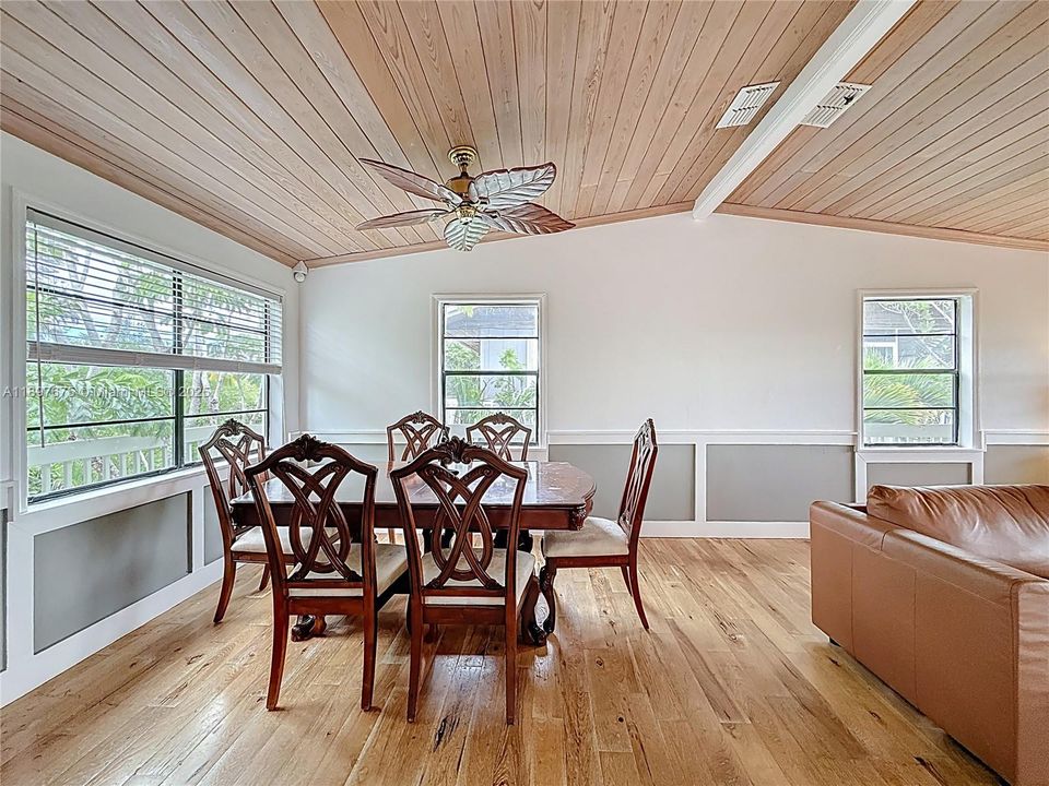 En Venta: $590,000 (2 camas, 2 baños, 1056 Pies cuadrados)